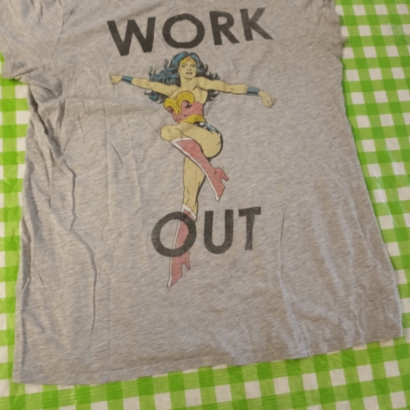 Wonder woman work out shirt - Picture 1 of 1
